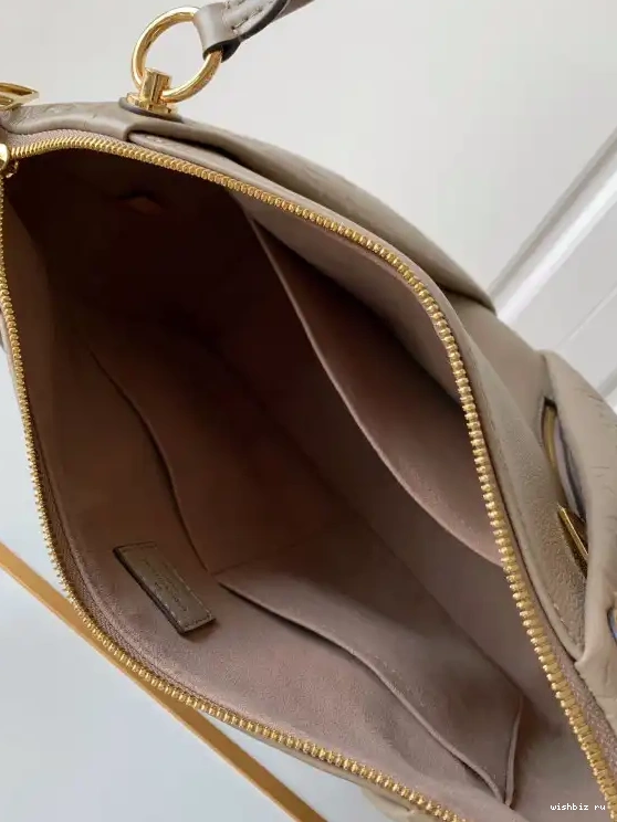 WIS LOUIS VUITTON MM TOTE V 0430